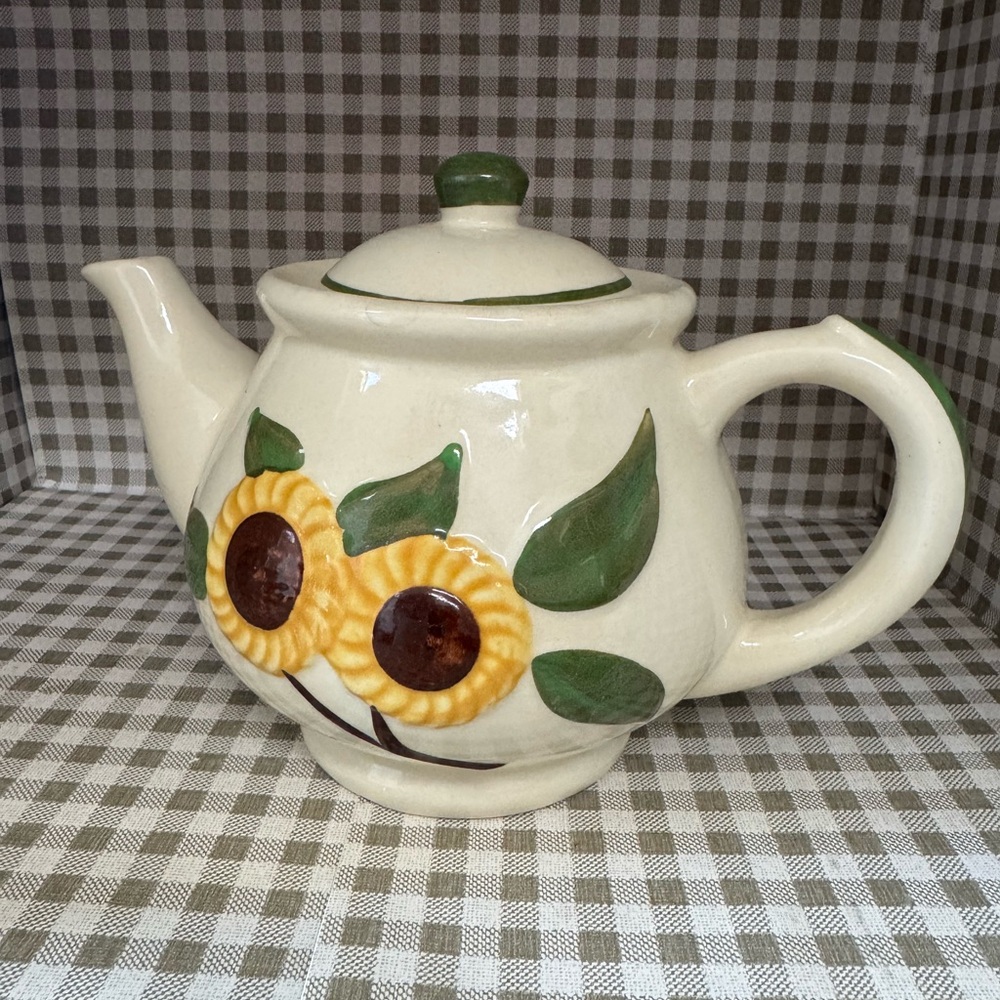 Shawnee pottery teapot Cream Ceramic with Yellow Sunflower Relief